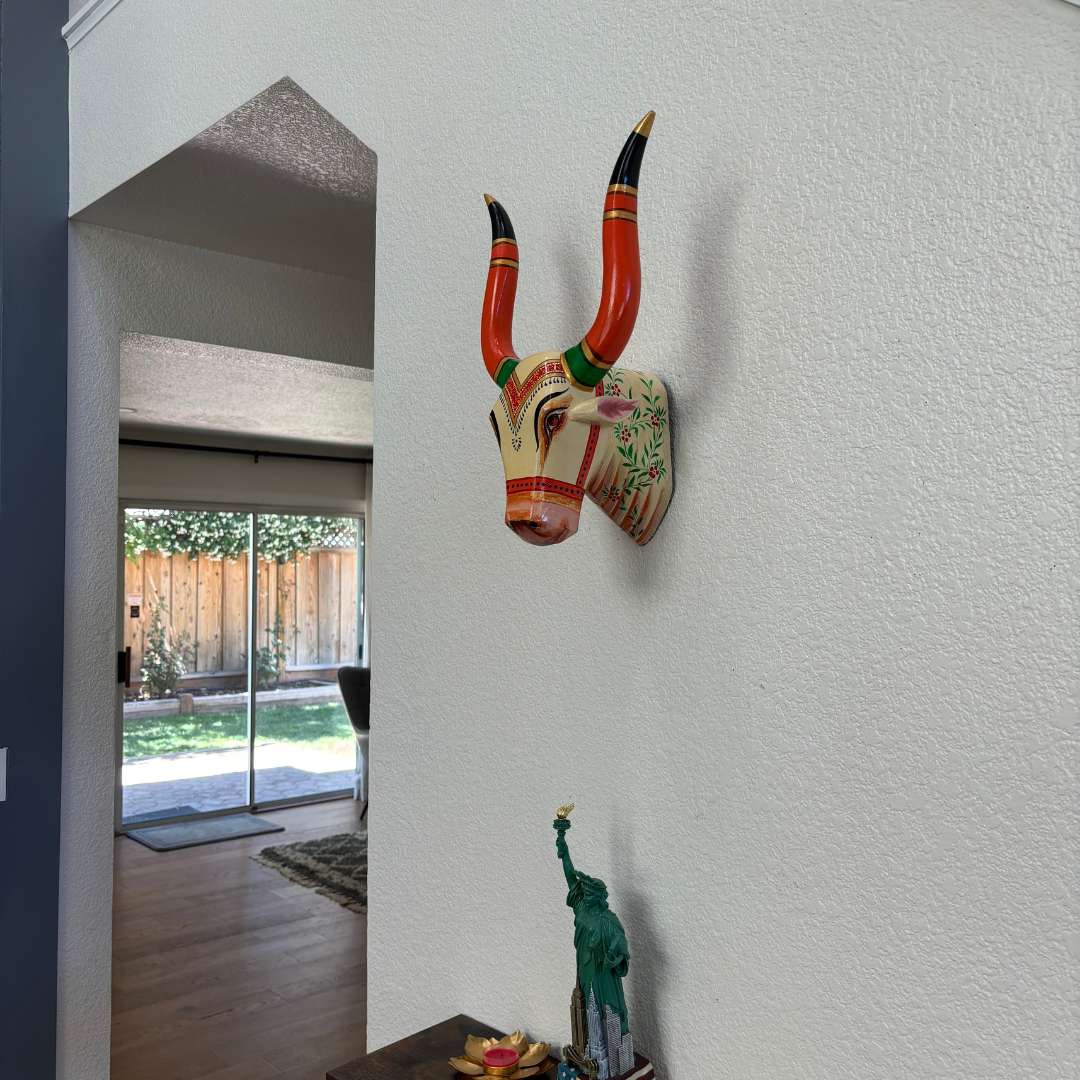 Hand-Carved Wooden Bull Head Wall Art – Farmhouse Longhorn