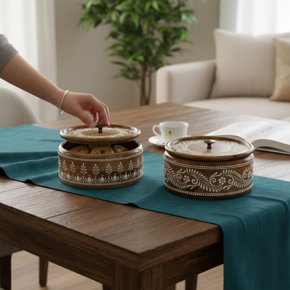 Wooden Roti Box with Lid - 9-Inch Mango Wood Chapati Keeper